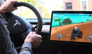 Tesla will not allow drivers to play on the on-board screen while driving